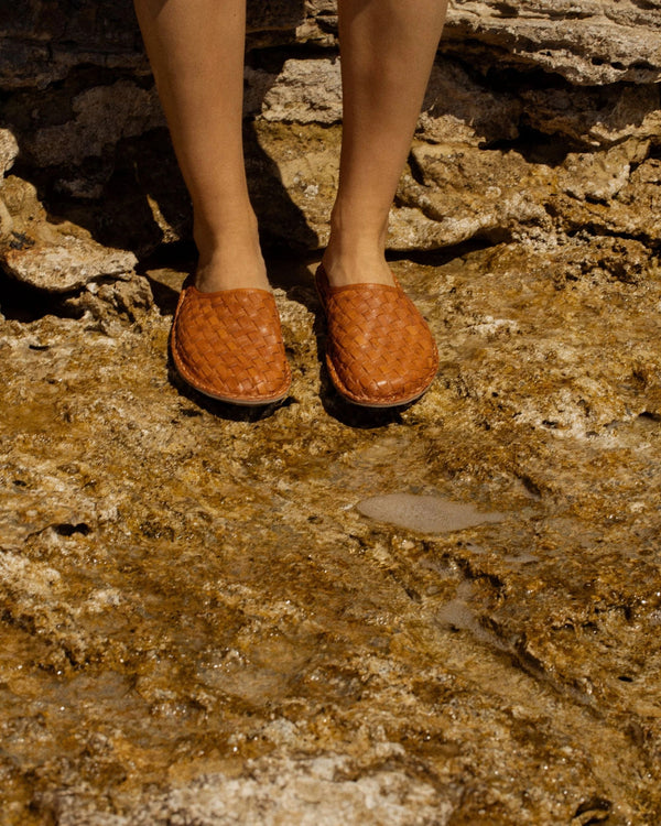 ROMA Woven Cognac Brown