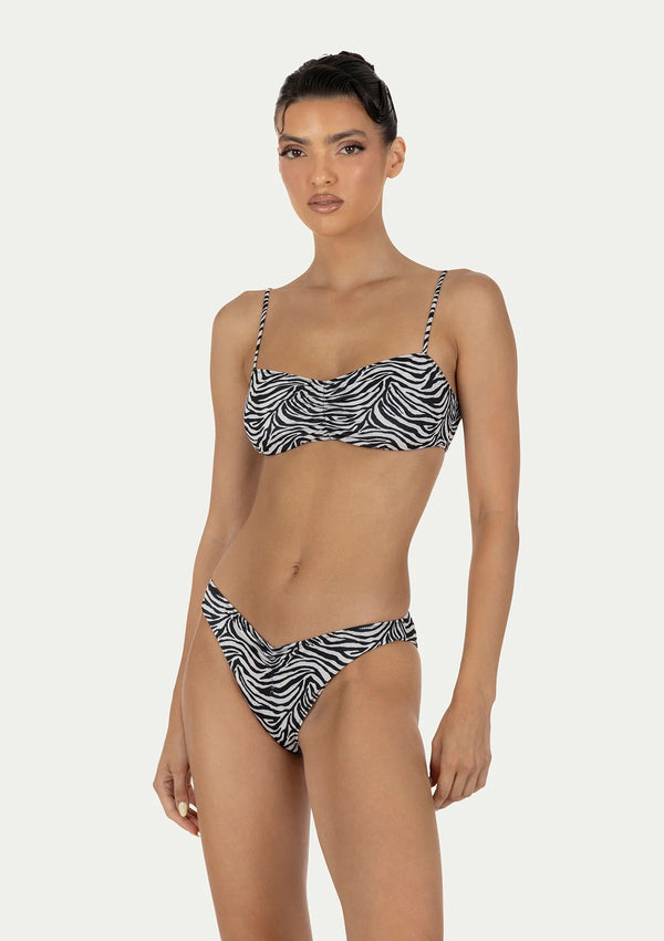 CHICA ZEBRA