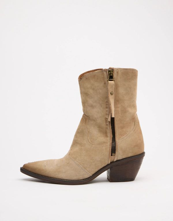 מגפוני נובוק COUNTRY בז׳