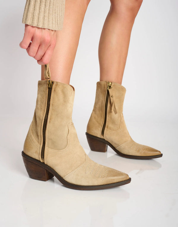 מגפוני נובוק COUNTRY בז׳